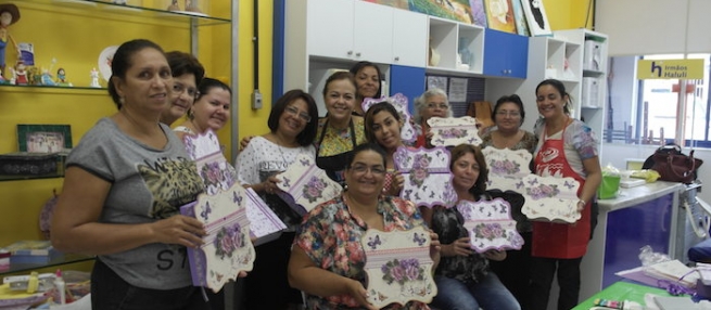 Decoração de tortas, aula da caixa Mamiko e camisa Romântica