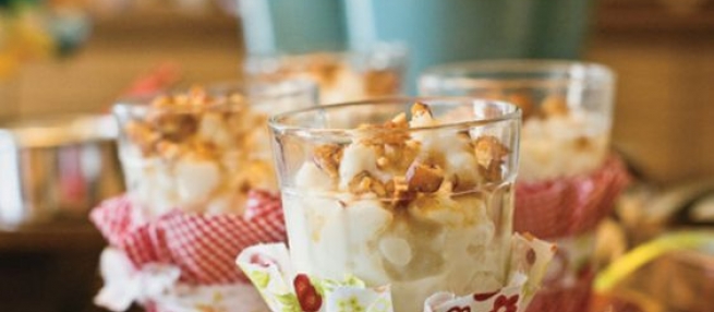Arroz doce de leite condensado e pé de moleque de chocolate para a festa junina