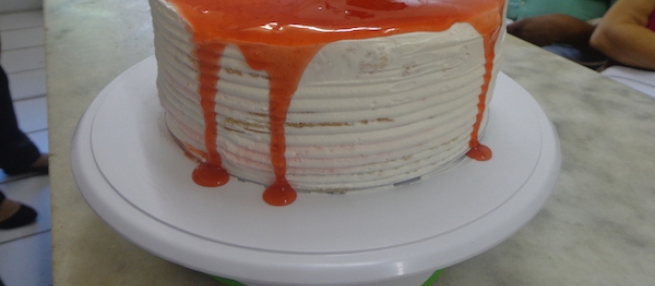 Bolo junino e torta mousse de morango! (Professoras Inês Donato e Suzana Vaz)